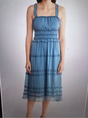 Soft blue sleeveless midi dress with a romantic, flowy silhouette. Size M